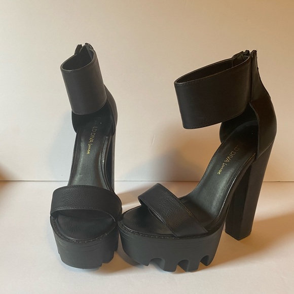 Wild Diva Platform ankle strap heels - Picture 8 of 10
